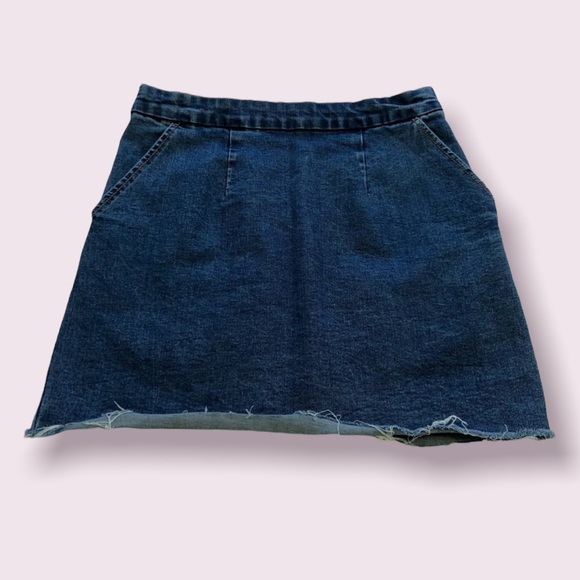 Forever 21, Raw Hem Back Zip Denim Skirt, Size Large - Picture 2 of 15